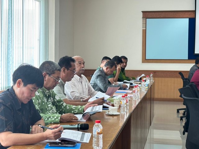 ประชุมคณะกรรมการร่างแผน